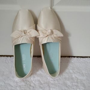 Loafers, cream colored